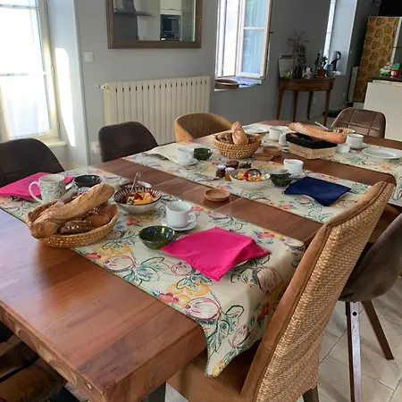 Aux Portes Des Iles بيت ضيافة 3*