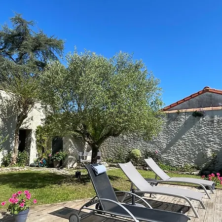 بيت ضيافة Aux Portes Des Iles 3*