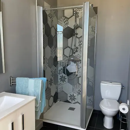 Aux Portes Des Iles Saint-Just-Luzac