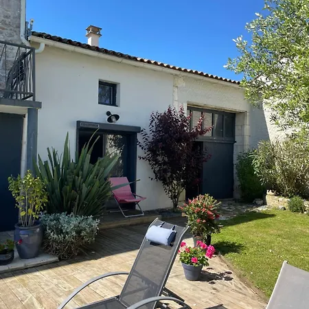 Guest house Aux Portes Des Iles Saint-Just-Luzac