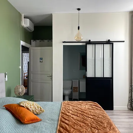 Aux Portes Des Iles بيت ضيافة 3*